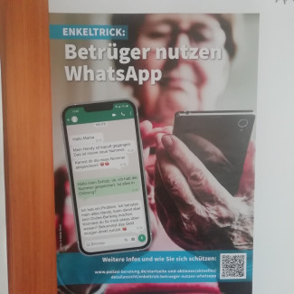 Plakat "Betrüger nutzen WhatsApp"